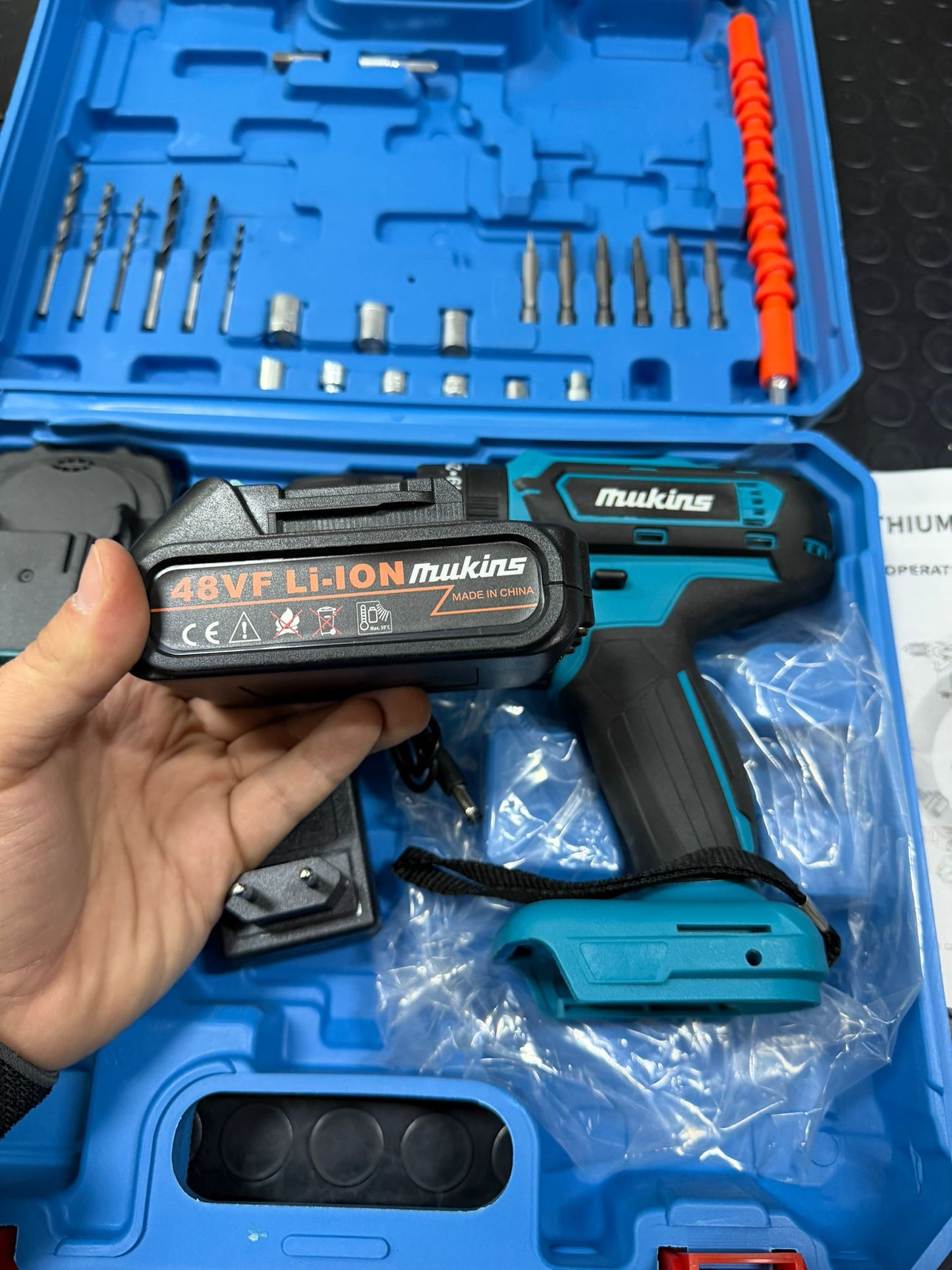 KIT AVVITATORE 48VF + ACCESSORI 2 BATTERIE E CARICABATTERIE